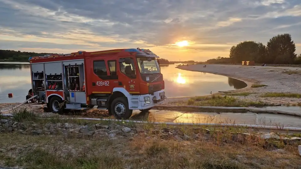 Powalone drzewo na trasie Jaśkowice – Gola. Interweniowała OSP Byczyna