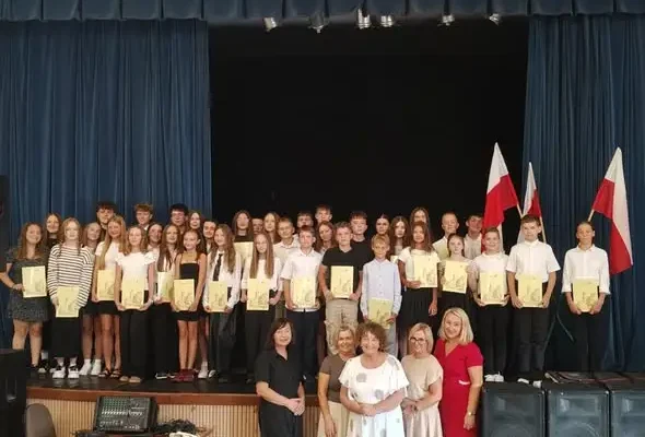 Stypendia i awanse zawodowe dla nauczycieli w Byczynie