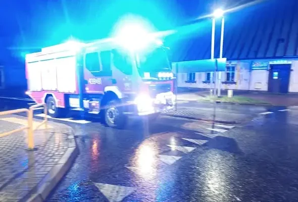 Strażacy usunęli plamę ropopochodną z dróg w Byczynie
