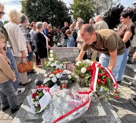 Wołczyn: grób weterana Franciszka Kunaszewskiego uhonorowany znakiem IPN