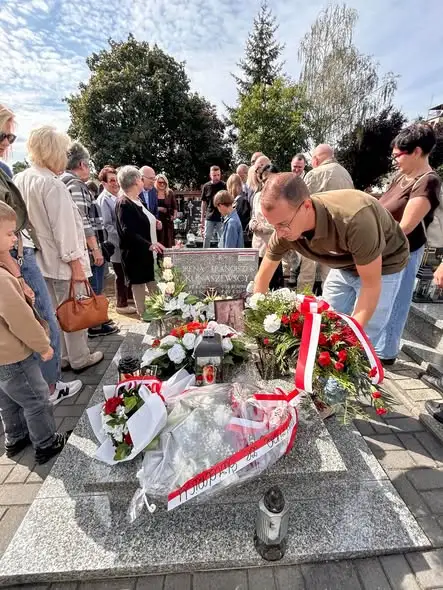 Wołczyn: grób weterana Franciszka Kunaszewskiego uhonorowany znakiem IPN