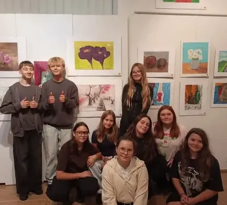 Klasa 6b z Kluczborka odkrywała sztukę i pszczelarstwo w muzeum
