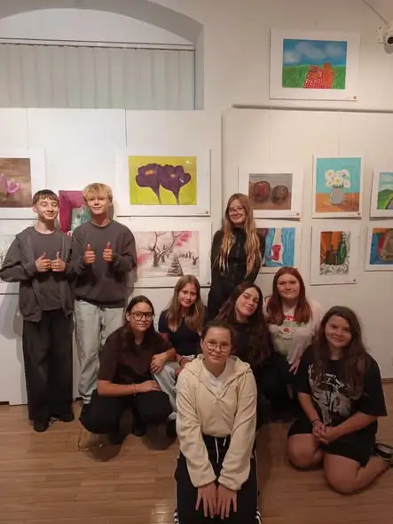 Klasa 6b z Kluczborka odkrywała sztukę i pszczelarstwo w muzeum