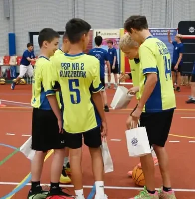 Uczniowie z Kluczborka na podium turnieju koszykówki 3×3