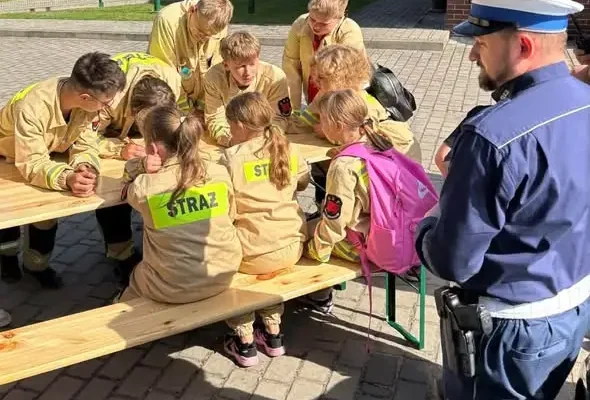 Wielka Gra Terenowa MDP w Kluczborku – policjanci uczyli młodzież bezpieczeństwa