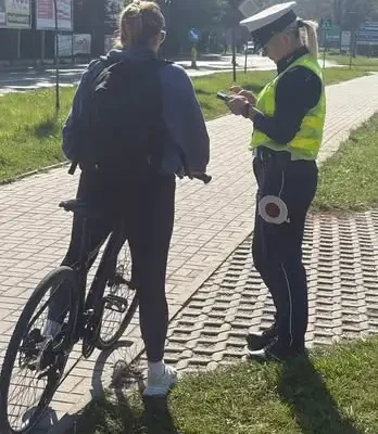 Kluczborska drogówka w akcji: policyjne działania na rzecz pieszych i rowerzystów