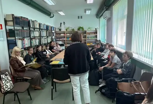 Kluczbork: Uczniowie klasy 6D świętowali Dzień Głośnego Czytania w Bibliotece Pedagogicznej