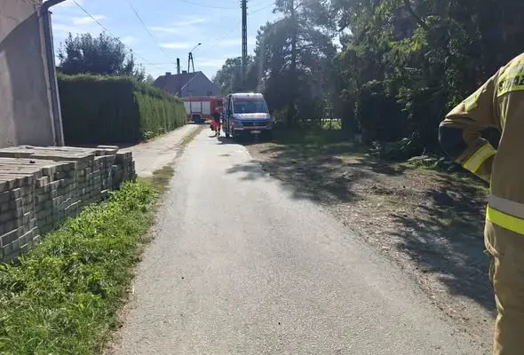 Interwencja strażaków w Nasalach: pomoc kobiecie, która upadła w mieszkaniu