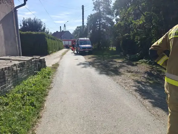 Interwencja strażaków w Nasalach: pomoc kobiecie, która upadła w mieszkaniu