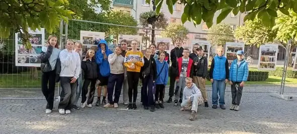 Uczniowie z Kluczborka poznawali historię mniejszości niemieckiej na rynku
