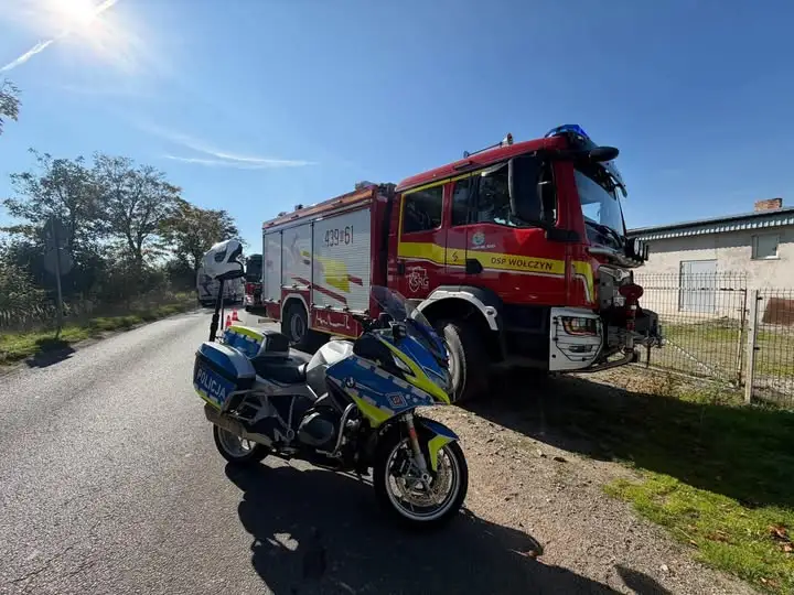 Wypadek z udziałem motocyklisty w Brzezinkach – droga zablokowana