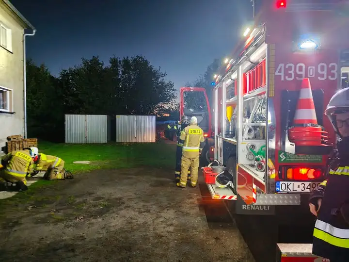 Pożar sadzy w przewodzie spalinowym w Lasowicach Małych — szybka akcja strażaków