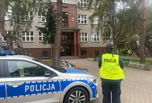 Policja z Kluczborka kontroluje szkoły. Chodzi o bezpieczeństwo uczniów