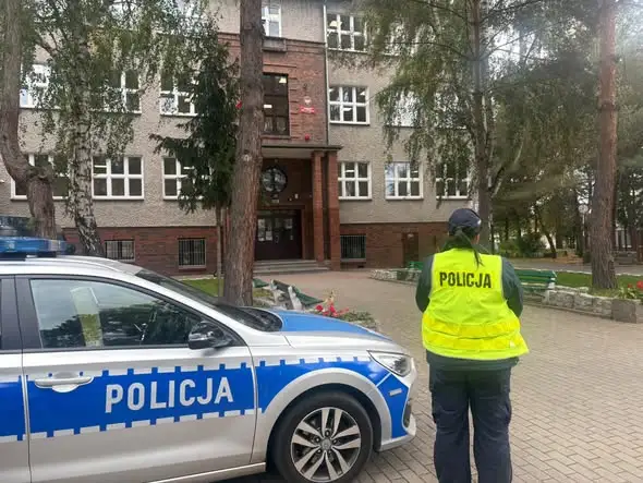 Policja z Kluczborka kontroluje szkoły. Chodzi o bezpieczeństwo uczniów
