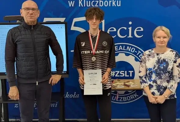 Szkolny Turniej Szachowy w ZSL-T: 17 zawodników, 7 rund, zwycięstwo Daniela