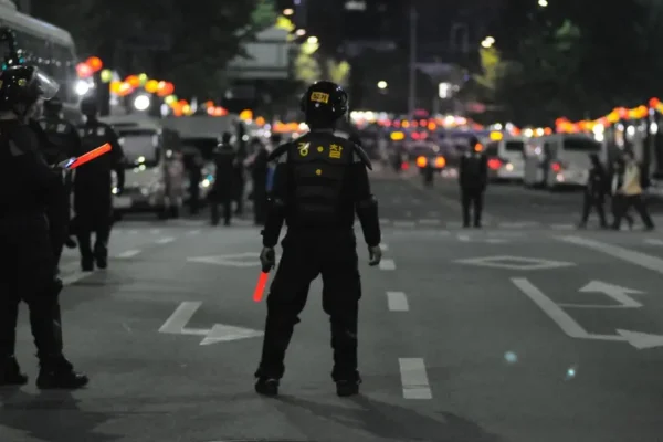 Nocna interwencja w Kluczborku: 35-latek usłyszał zarzuty za atak na policjantów